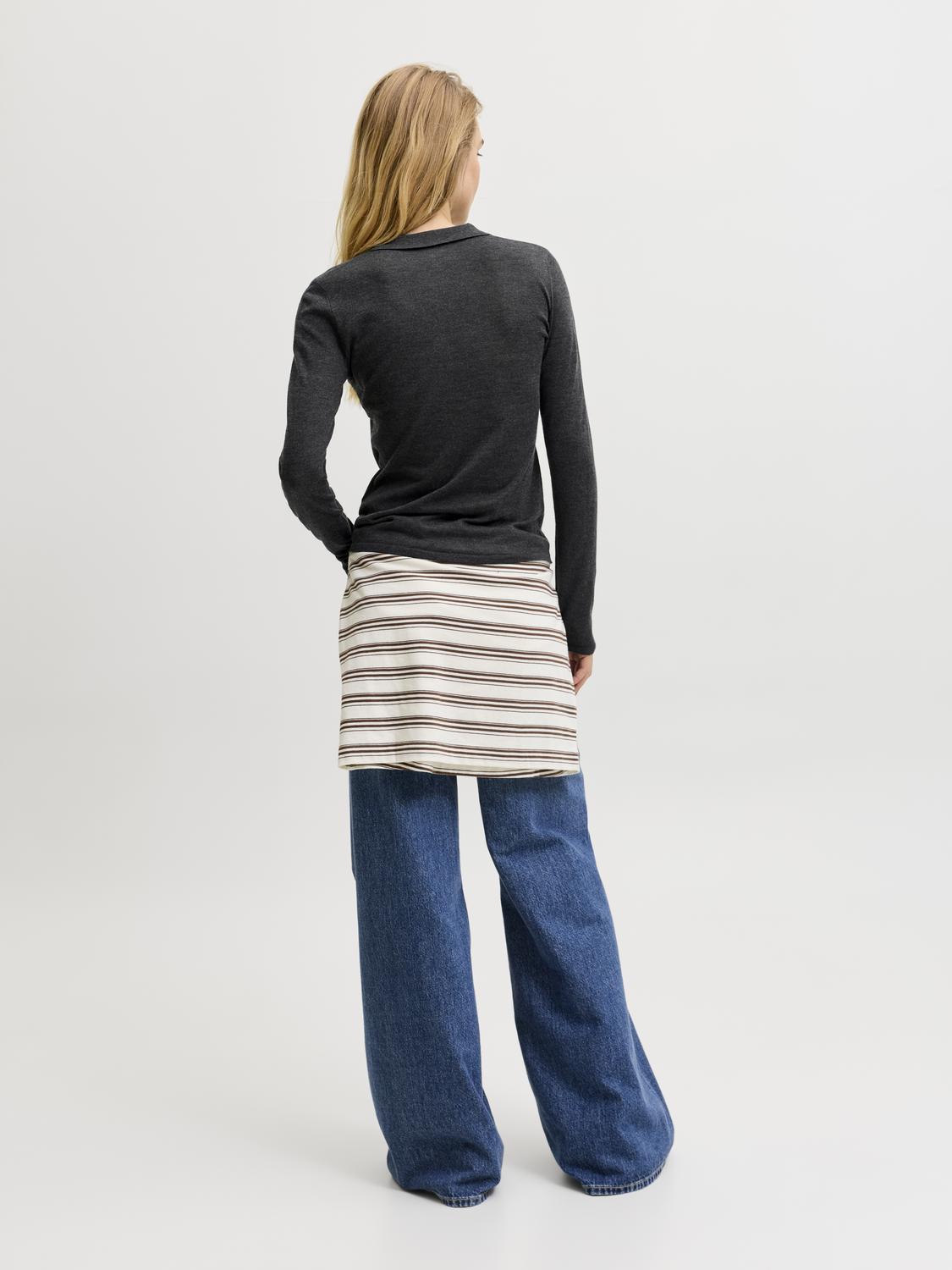 model_shot-back